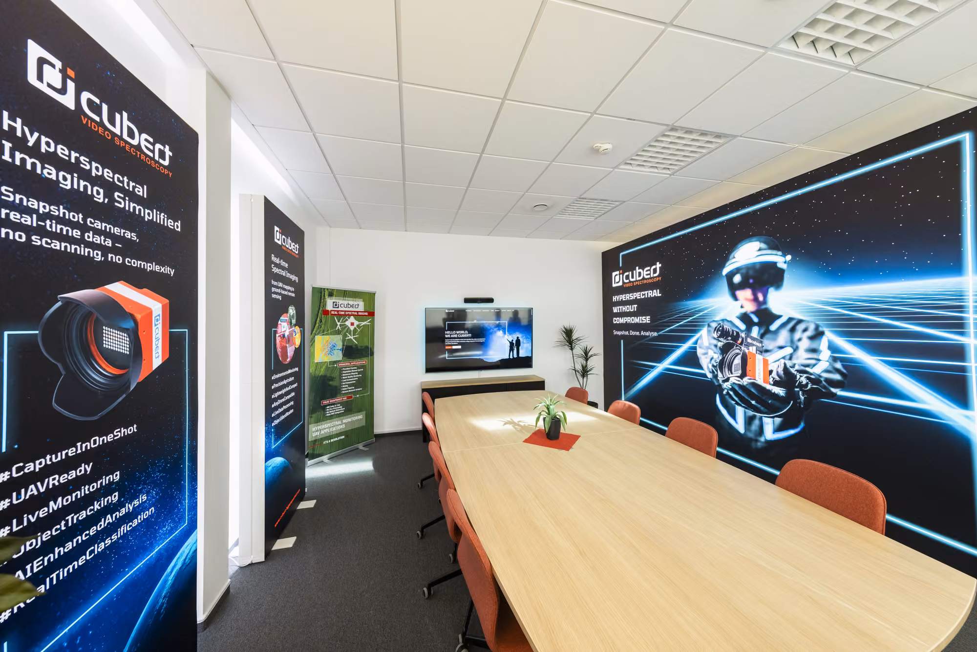 Cubert hyperspectral imaging room display